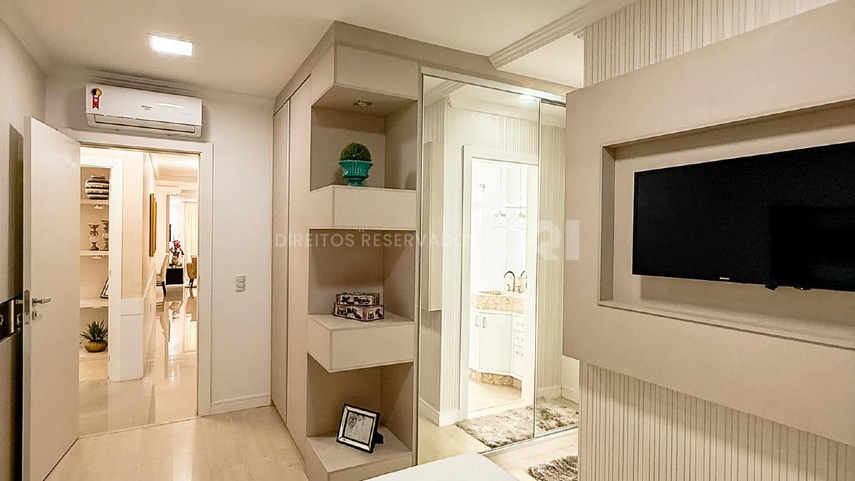 Apartamento com 4 suítes no Le Prestige na Meia Praia em Itapema