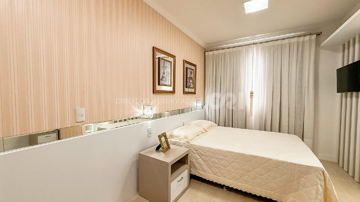 Apartamento com 4 suítes no Le Prestige na Meia Praia em Itapema