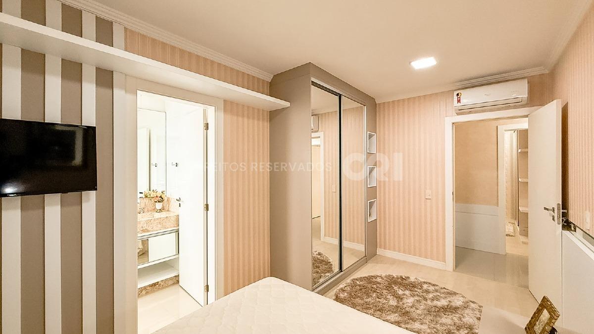Apartamento com 4 suítes no Le Prestige na Meia Praia em Itapema