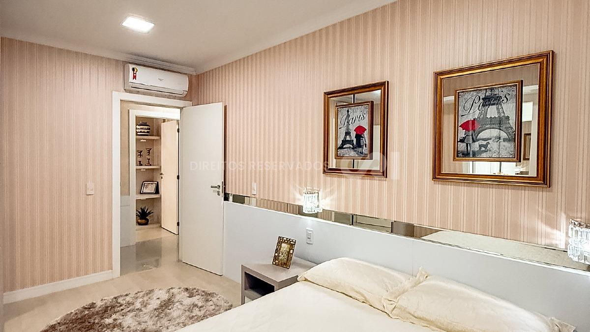 Apartamento com 4 suítes no Le Prestige na Meia Praia em Itapema