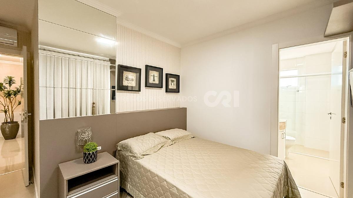 Apartamento com 4 suítes no Le Prestige na Meia Praia em Itapema