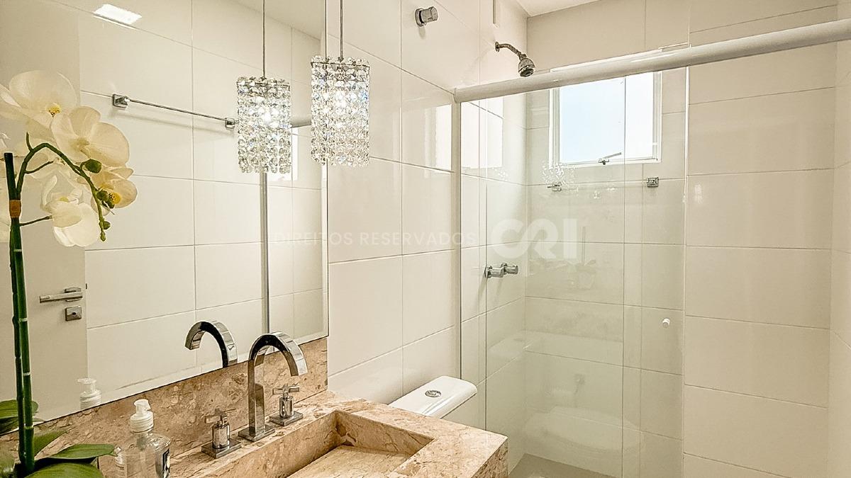 Apartamento com 4 suítes no Le Prestige na Meia Praia em Itapema