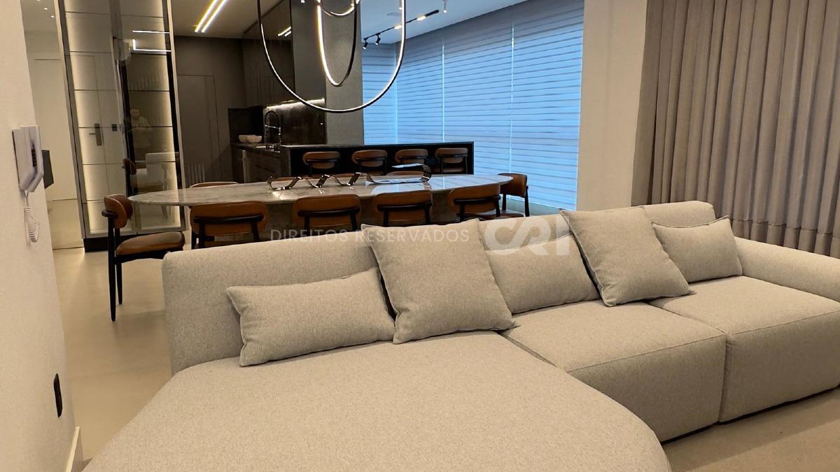 Apartamento com 3 suítes no Nizuc Residence na Meia Praia em Itapema