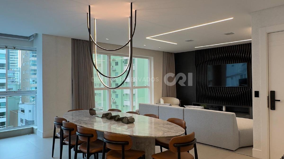 Apartamento com 3 suítes no Nizuc Residence na Meia Praia em Itapema