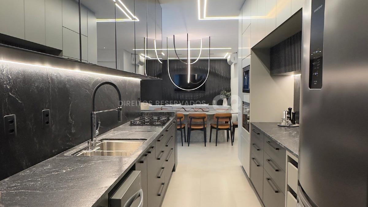 Apartamento com 3 suítes no Nizuc Residence na Meia Praia em Itapema