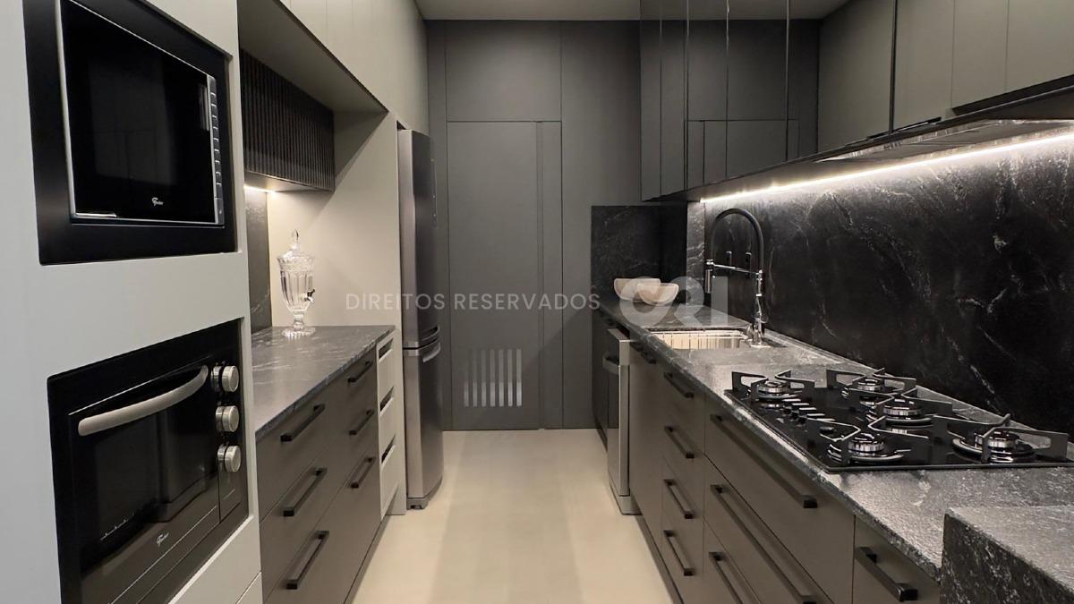 Apartamento com 3 suítes no Nizuc Residence na Meia Praia em Itapema