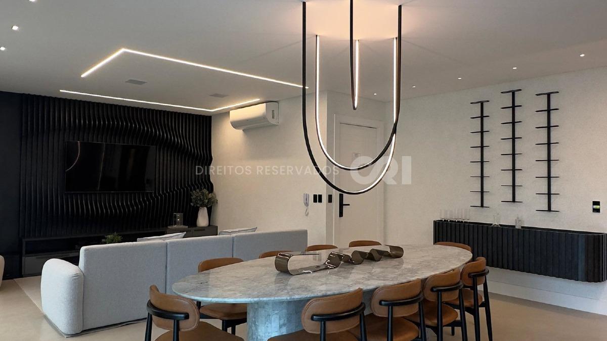 Apartamento com 3 suítes no Nizuc Residence na Meia Praia em Itapema