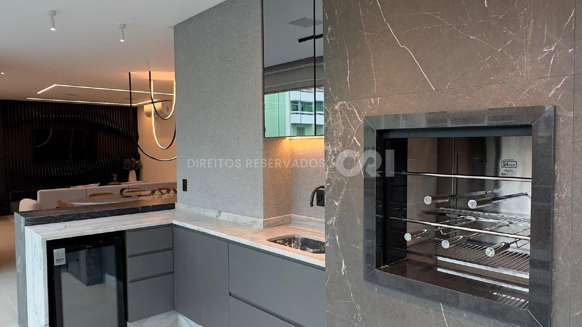 Apartamento com 3 suítes no Nizuc Residence na Meia Praia em Itapema
