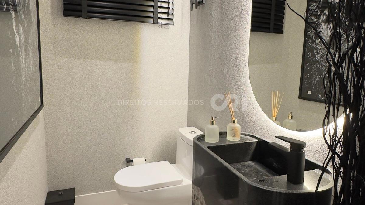 Apartamento com 3 suítes no Nizuc Residence na Meia Praia em Itapema