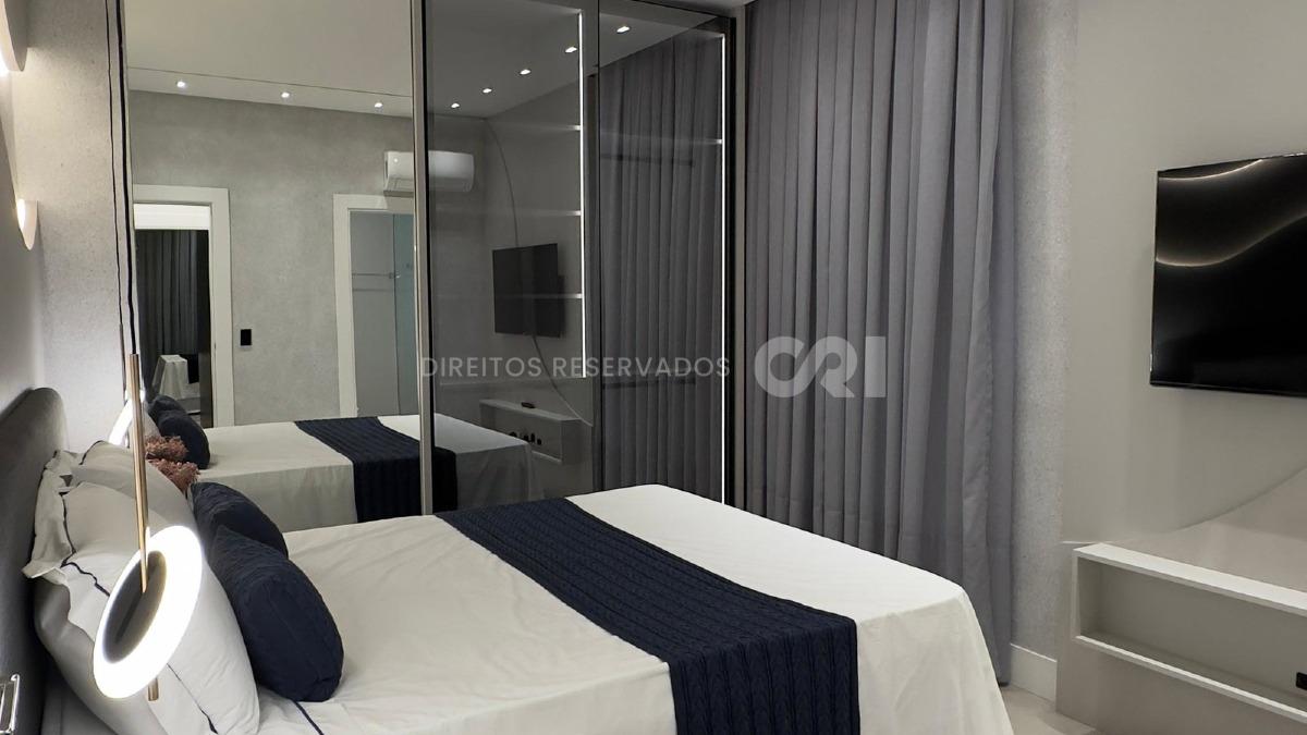 Apartamento com 3 suítes no Nizuc Residence na Meia Praia em Itapema