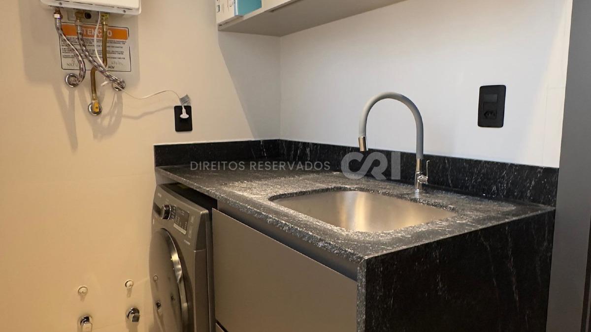Apartamento com 3 suítes no Nizuc Residence na Meia Praia em Itapema