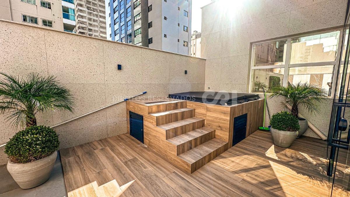 Apartamento com 3 suítes no Nizuc Residence na Meia Praia em Itapema