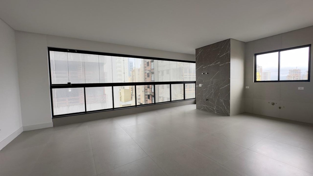 Apartamento com 3 suítes no Vancouver Residence na Meia Praia em Itapema
