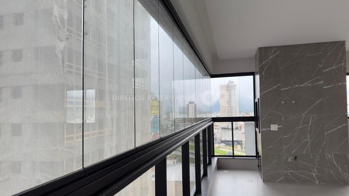 Apartamento com 3 suítes no Vancouver Residence na Meia Praia em Itapema