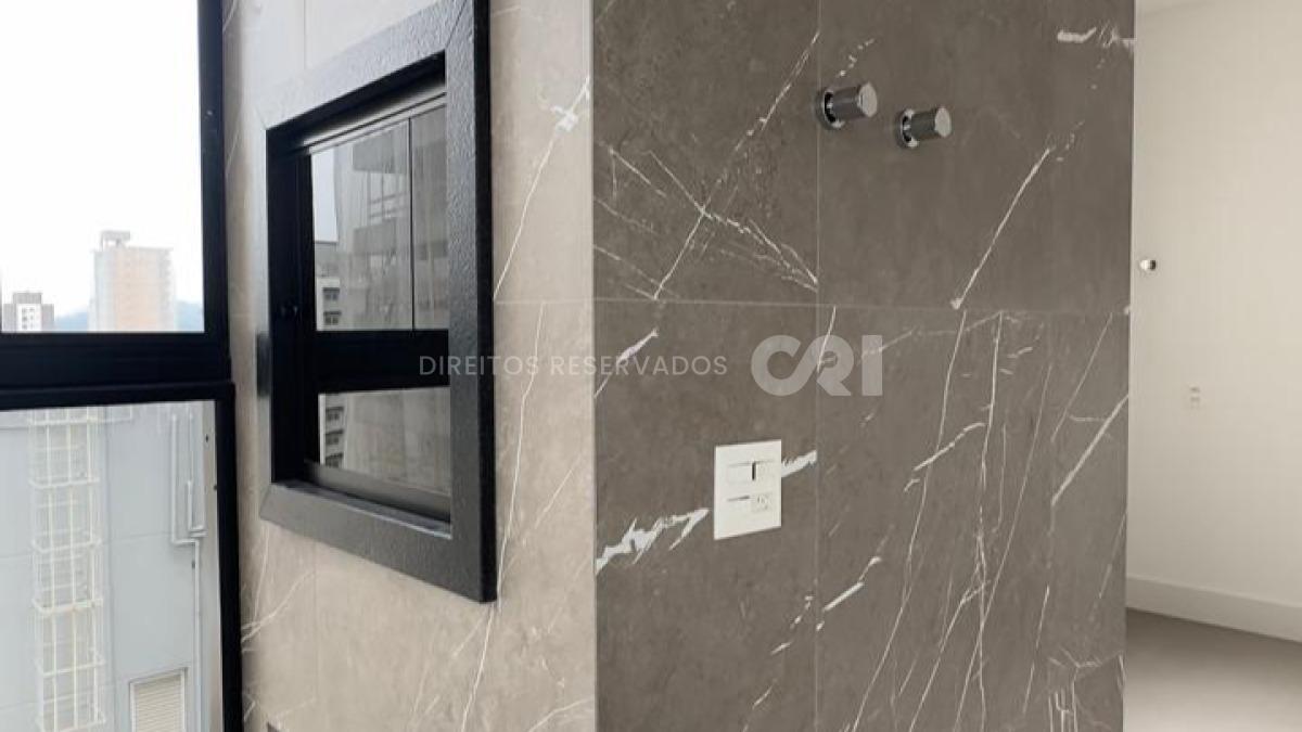 Apartamento com 3 suítes no Vancouver Residence na Meia Praia em Itapema
