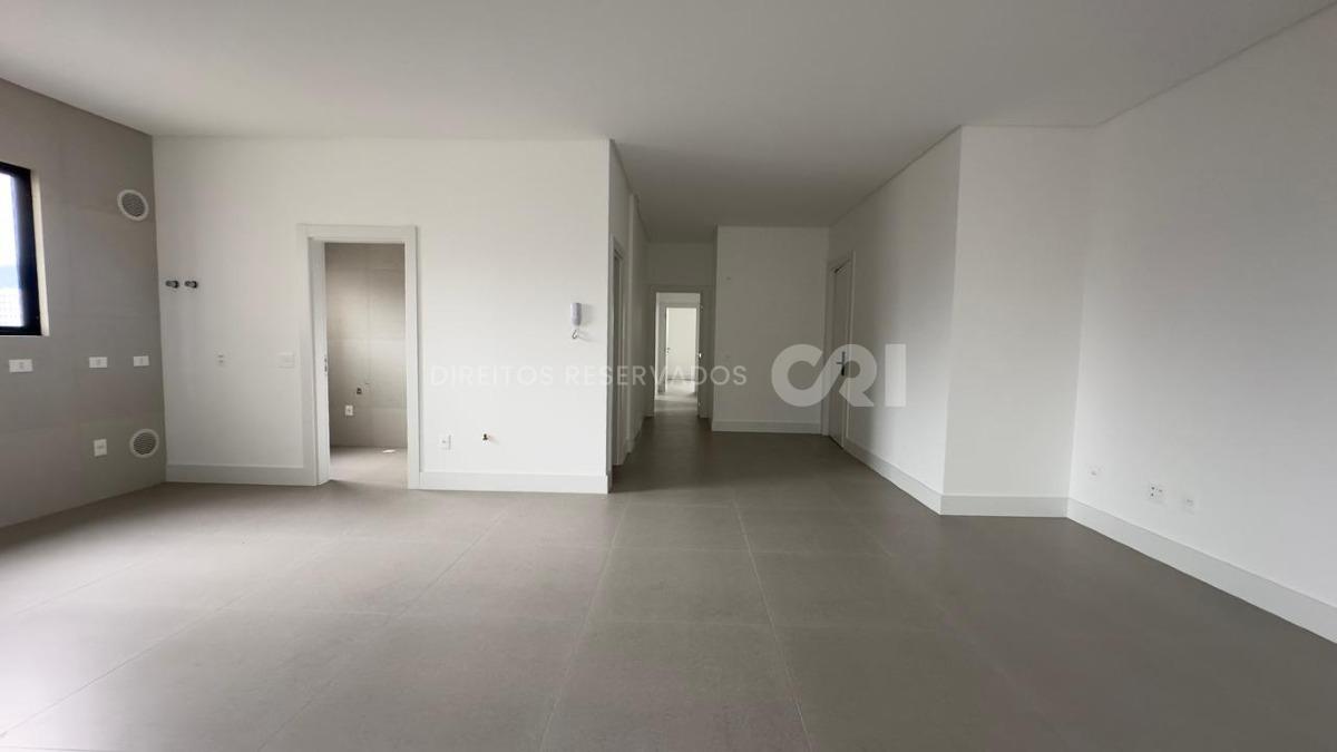 Apartamento com 3 suítes no Vancouver Residence na Meia Praia em Itapema
