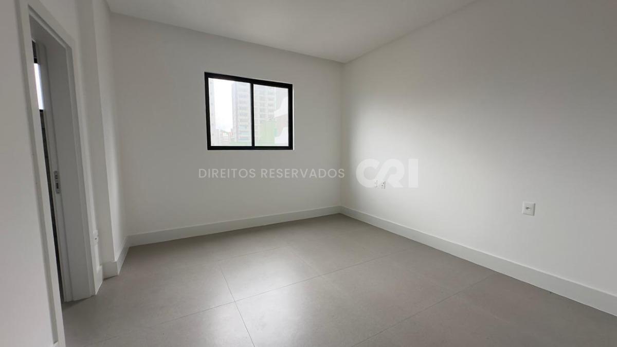 Apartamento com 3 suítes no Vancouver Residence na Meia Praia em Itapema