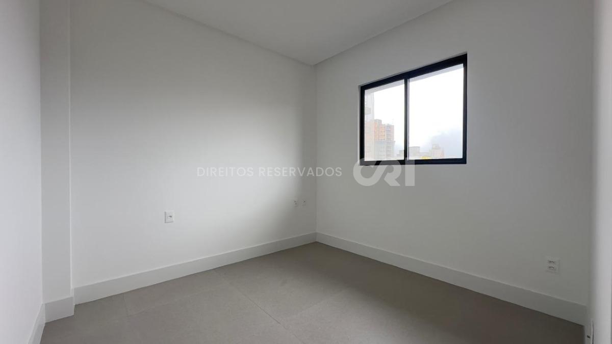 Apartamento com 3 suítes no Vancouver Residence na Meia Praia em Itapema