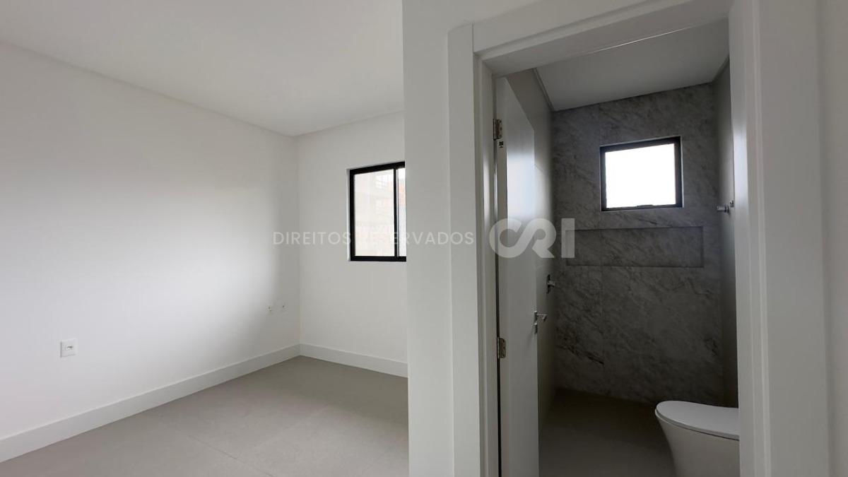 Apartamento com 3 suítes no Vancouver Residence na Meia Praia em Itapema