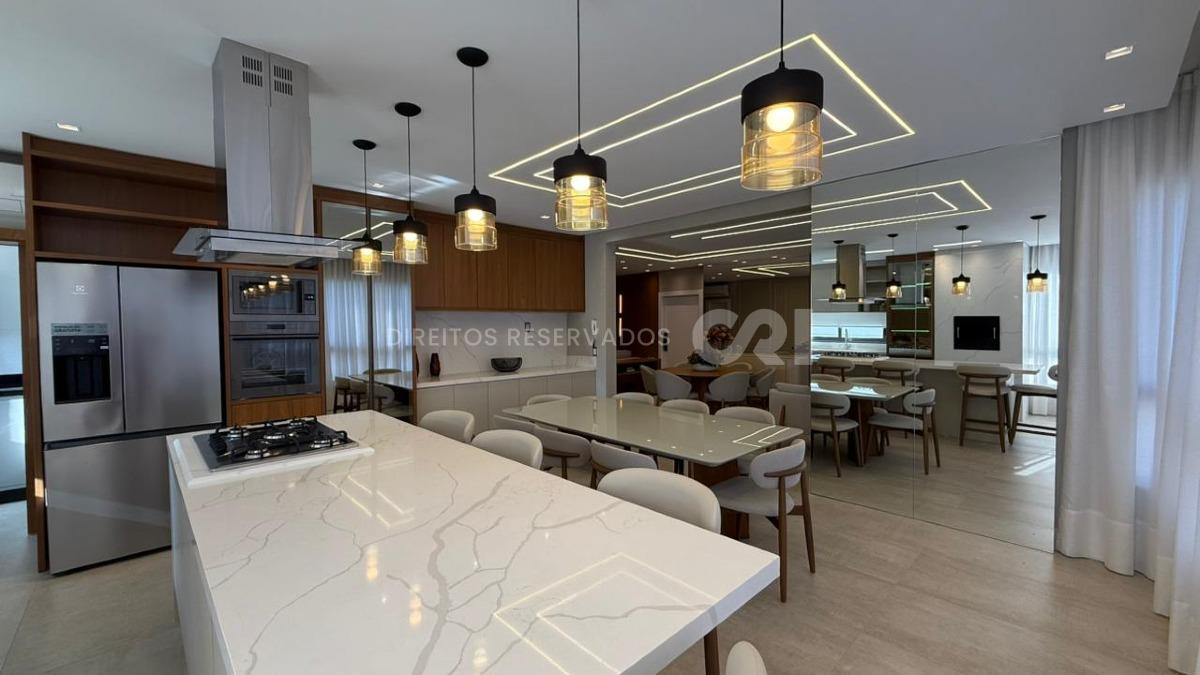 Apartamento quadra mar com 4 suítes no Residencial Milano na Meia Praia Itapema