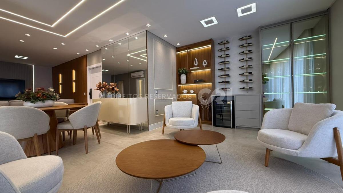 Apartamento quadra mar com 4 suítes no Residencial Milano na Meia Praia Itapema