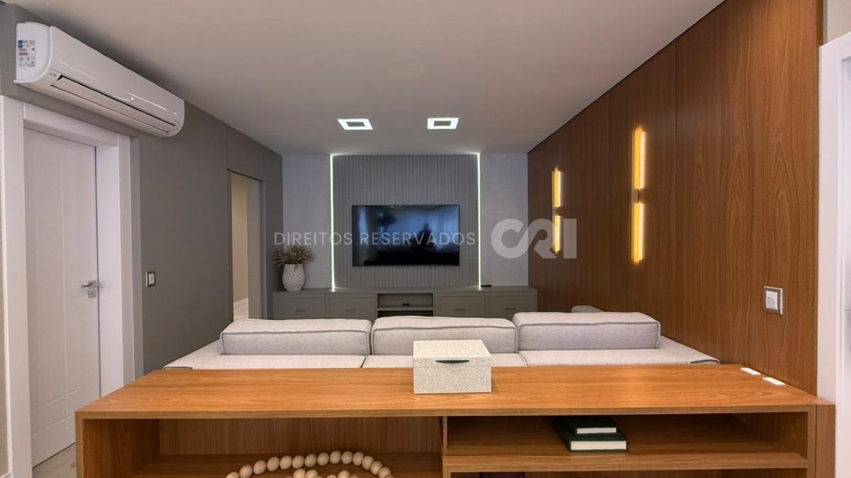 Apartamento quadra mar com 4 suítes no Residencial Milano na Meia Praia Itapema
