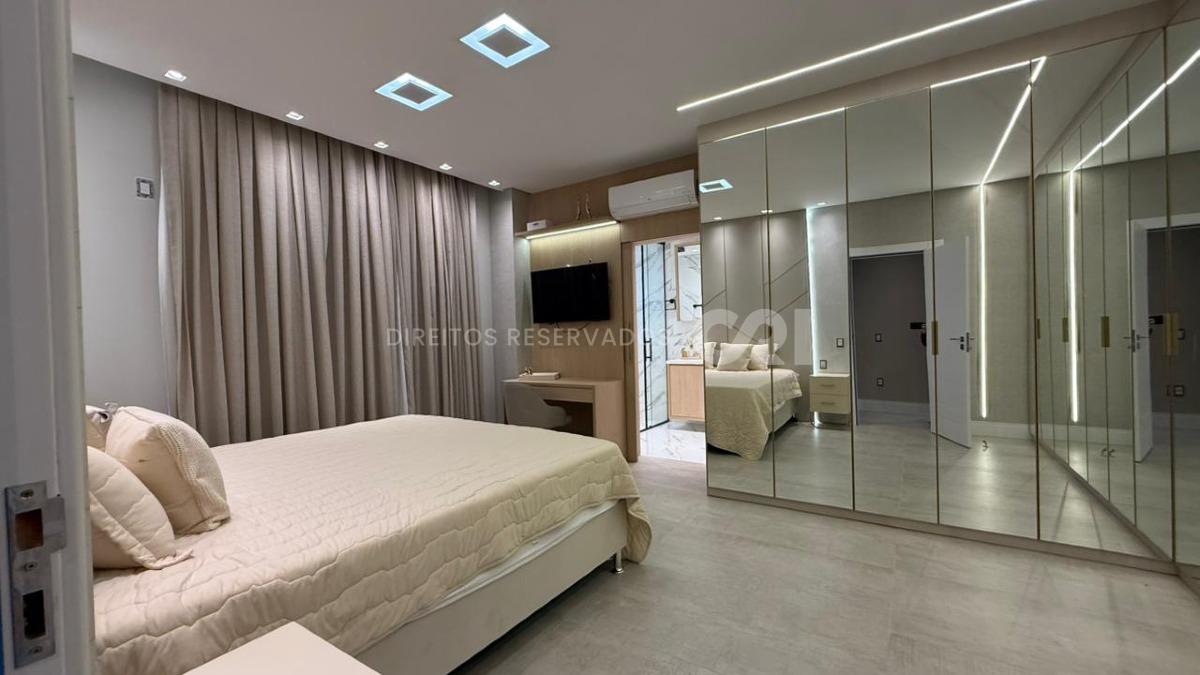 Apartamento quadra mar com 4 suítes no Residencial Milano na Meia Praia Itapema