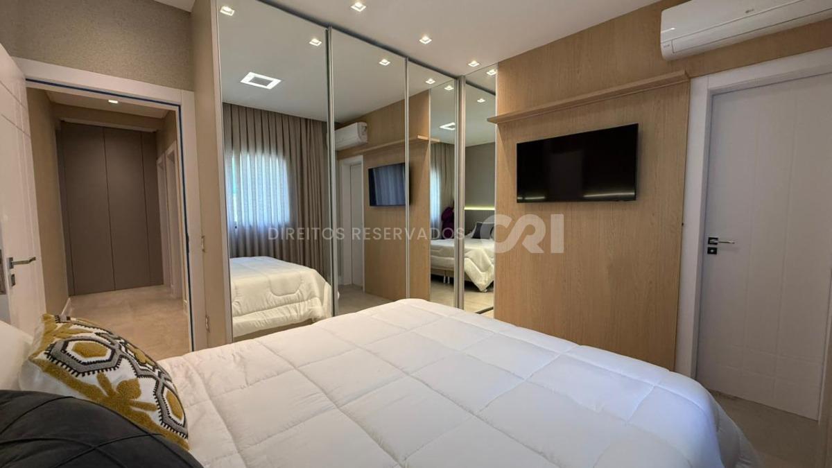 Apartamento quadra mar com 4 suítes no Residencial Milano na Meia Praia Itapema