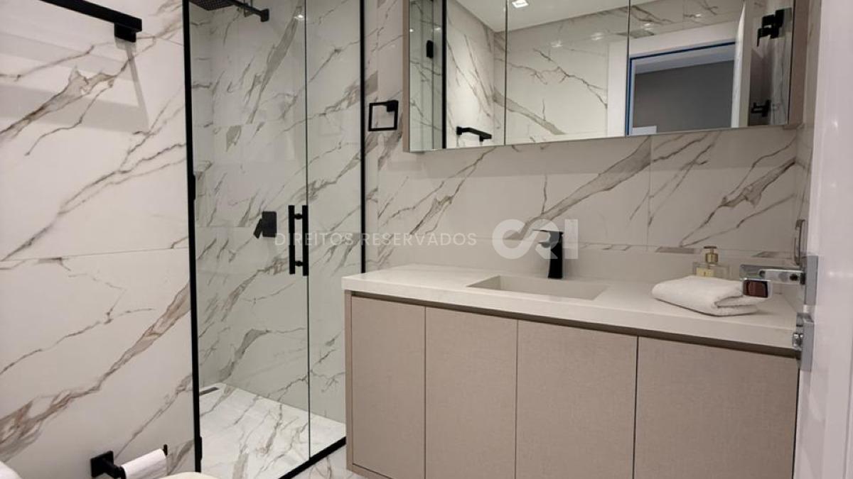 Apartamento quadra mar com 4 suítes no Residencial Milano na Meia Praia Itapema