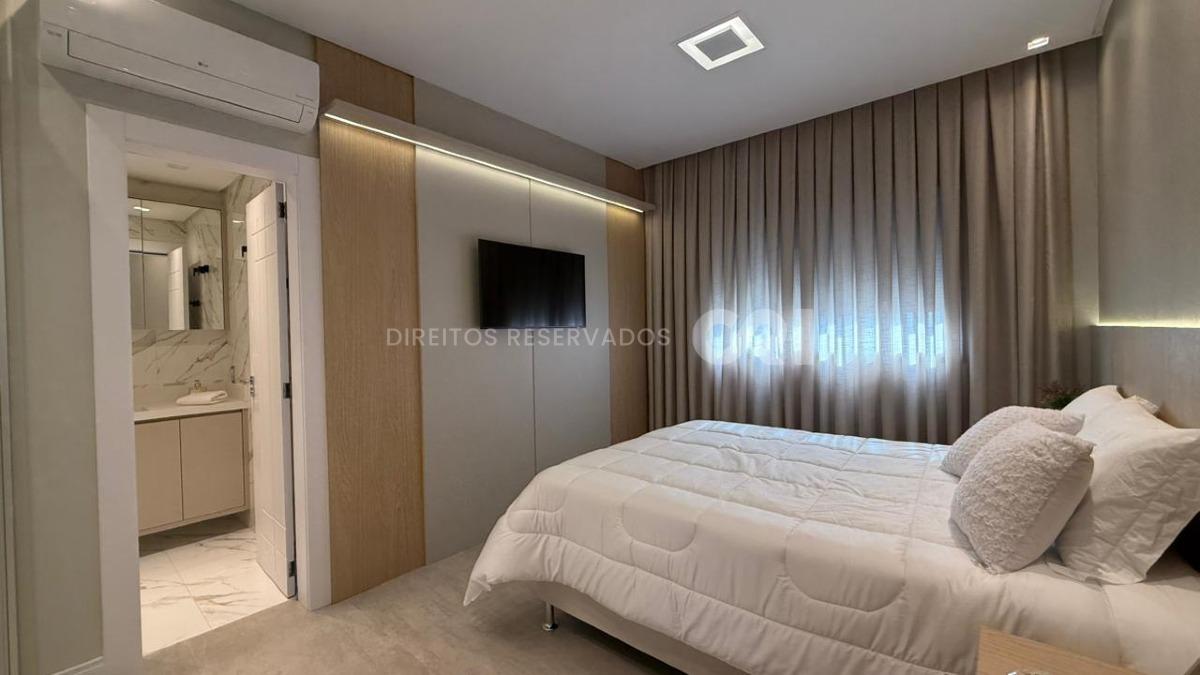 Apartamento quadra mar com 4 suítes no Residencial Milano na Meia Praia Itapema
