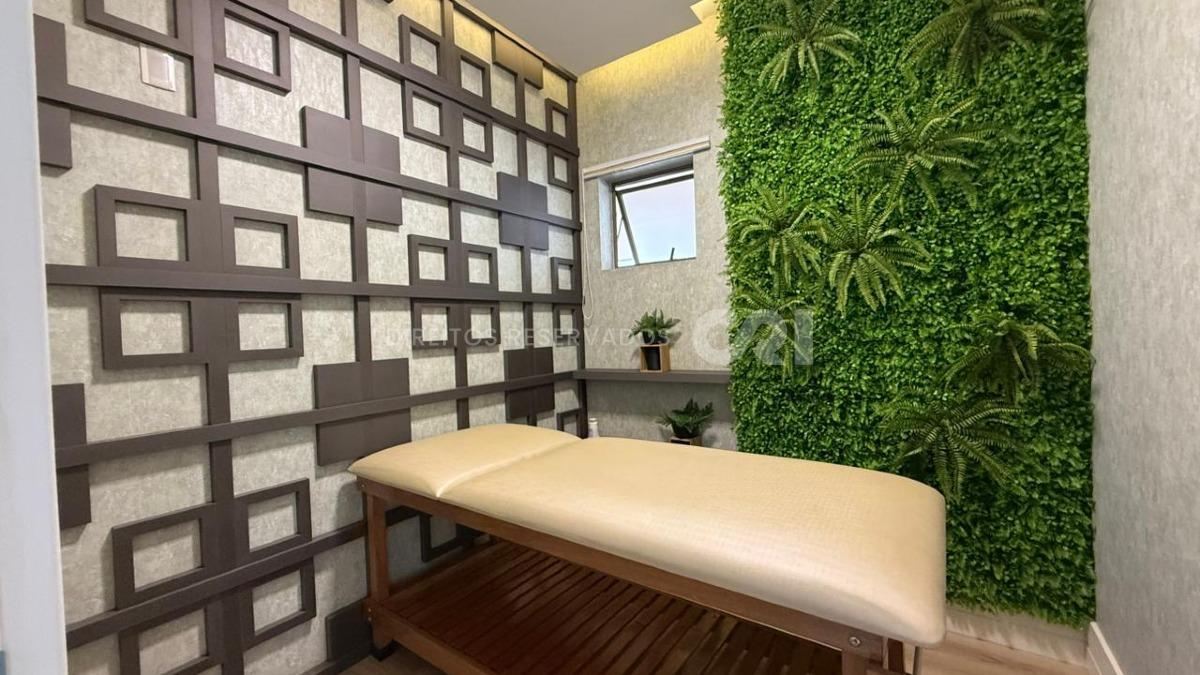 Apartamento quadra mar com 4 suítes no Residencial Milano na Meia Praia Itapema