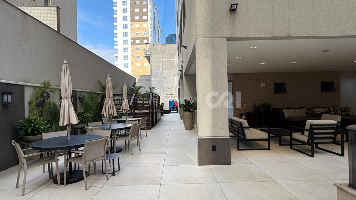 Apartamento quadra mar com 4 suítes no Residencial Milano na Meia Praia Itapema
