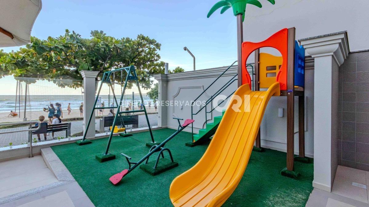 Apartamento com 4 suítes Le Biarritz Résidence na Meia Praia em Itapema