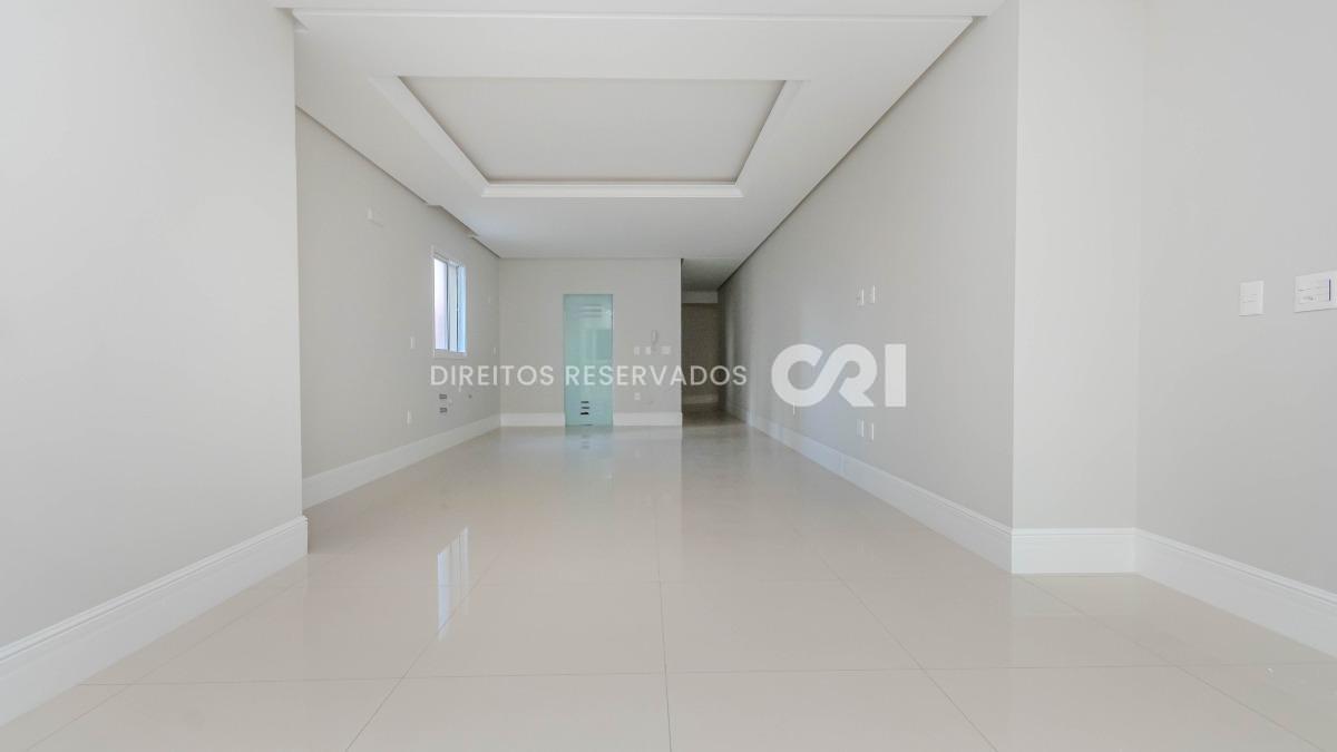 Apartamento com 4 suítes Le Biarritz Résidence na Meia Praia em Itapema