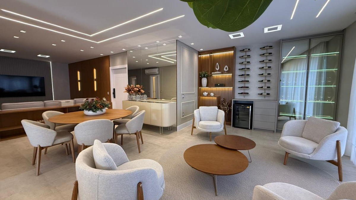 Apartamento quadra mar com 4 suítes no Residencial Milano na Meia Praia Itapema