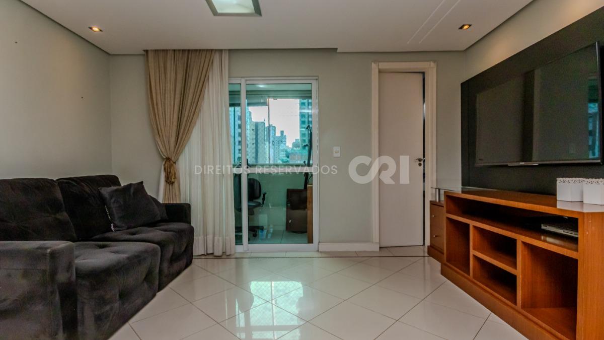 Apartamento com 2 suítes no Villaggio Di Roma no Centro de Balneário Camboriú