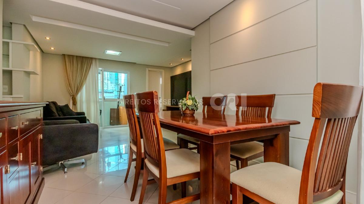 Apartamento com 2 suítes no Villaggio Di Roma no Centro de Balneário Camboriú