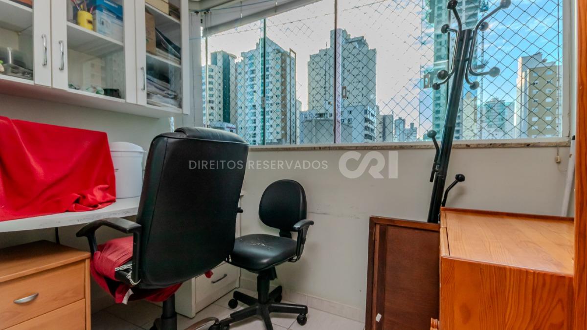 Apartamento com 2 suítes no Villaggio Di Roma no Centro de Balneário Camboriú
