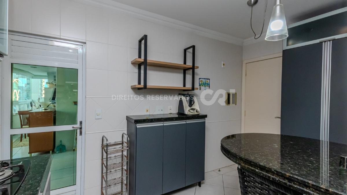 Apartamento com 2 suítes no Villaggio Di Roma no Centro de Balneário Camboriú