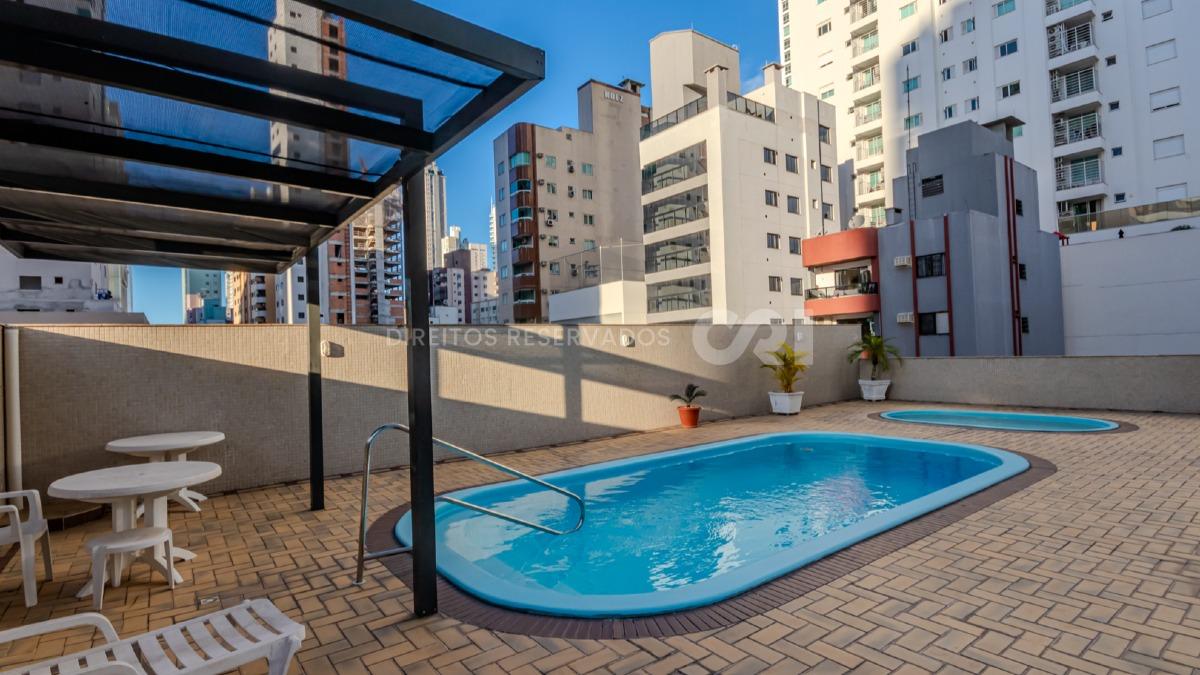 Apartamento com 2 suítes no Villaggio Di Roma no Centro de Balneário Camboriú