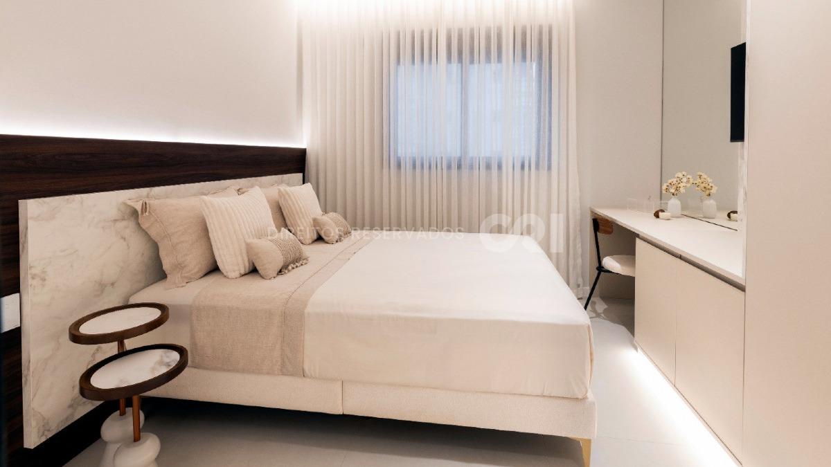Apartamento com 3 suítes no Edifício Cosmopolitan na Meia Praia Itapema