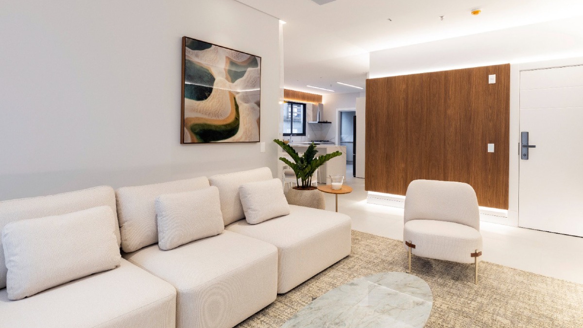 Apartamento com 3 suítes no Edifício Cosmopolitan na Meia Praia Itapema