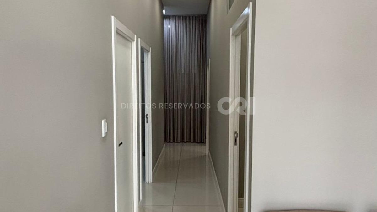 Sala Comercial no Edifício Chateau Blanc na Meia Praia, Itapema