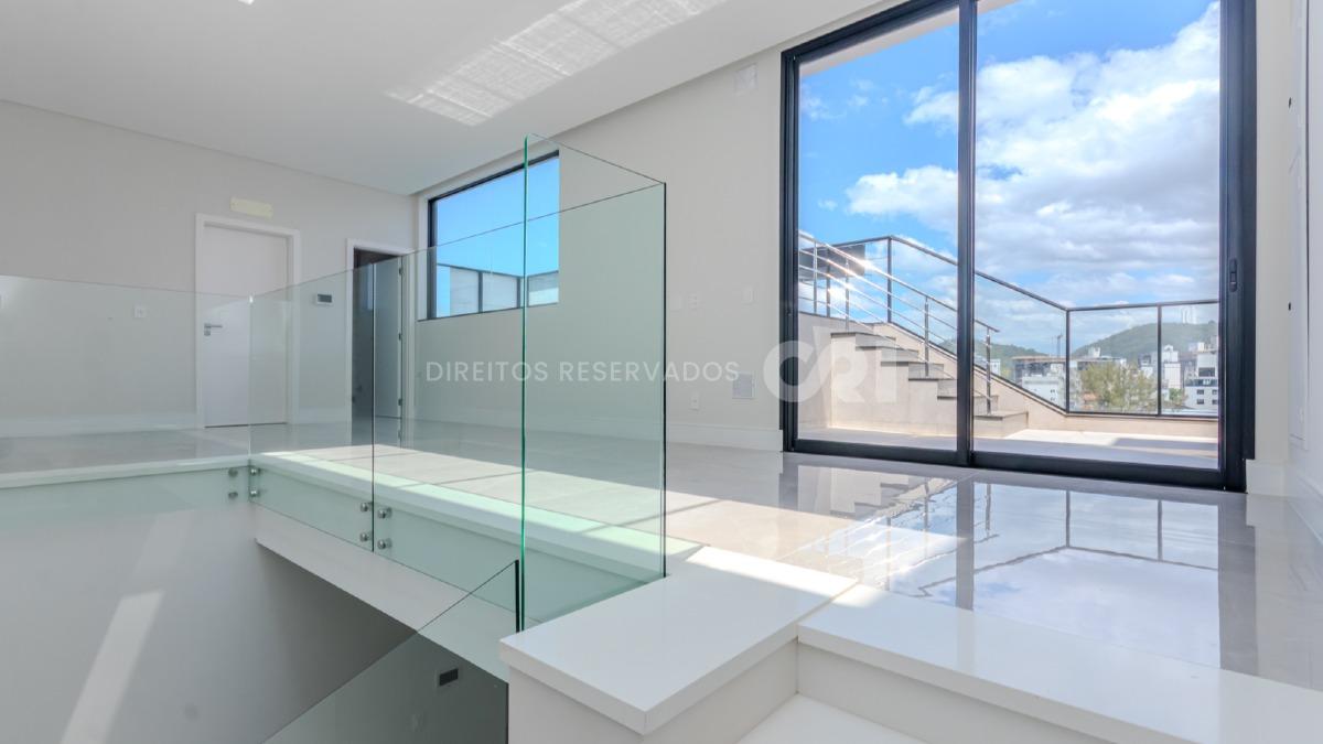 Cobertura Duplex com 3 Suítes no Brava Center Residence na Praia Brava em Itajaí