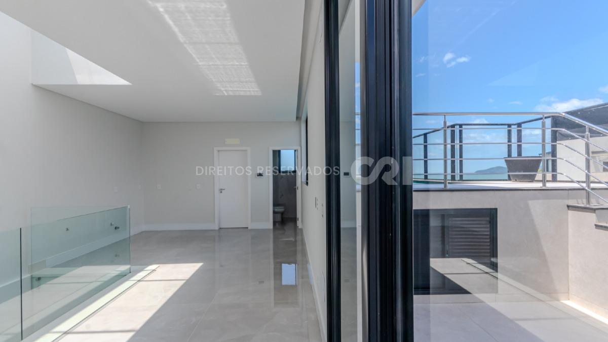 Cobertura Duplex com 3 Suítes no Brava Center Residence na Praia Brava em Itajaí