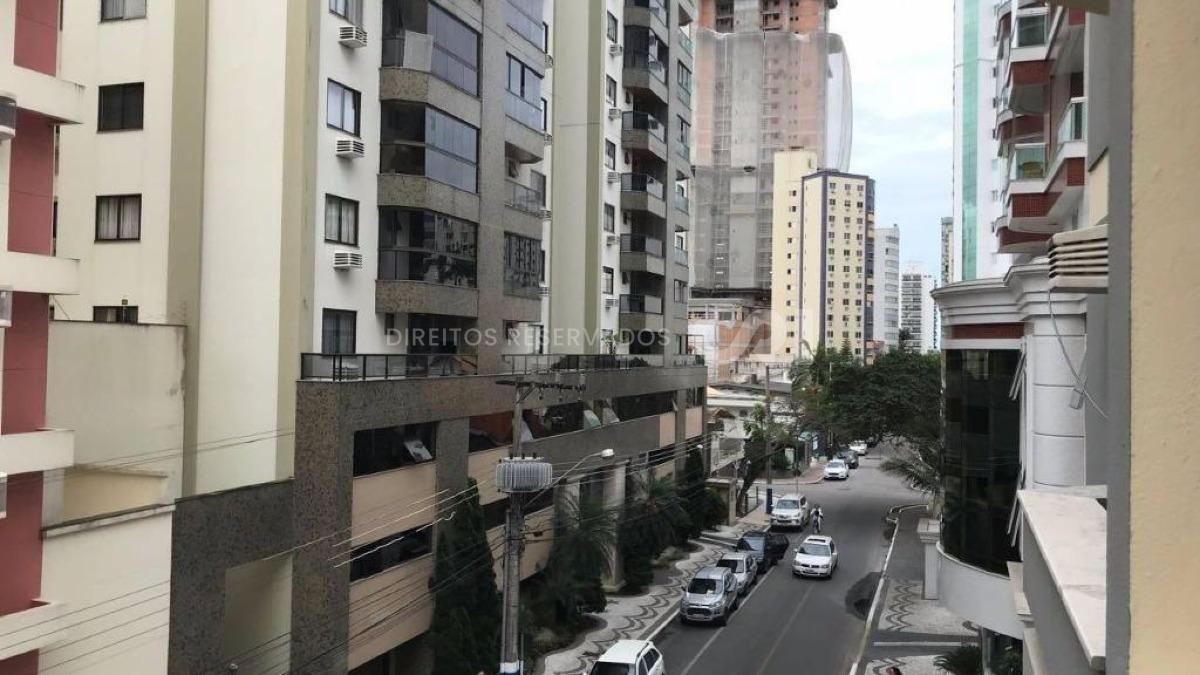 Apartamento com 2 quartos no Edifício Ágata no Centro de Balneário Camboriú