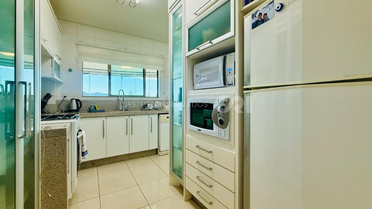 Apartamento com 3 Suítes Frente Mar no Arc de Triomphe no Pioneiros em Balneário Camboriú