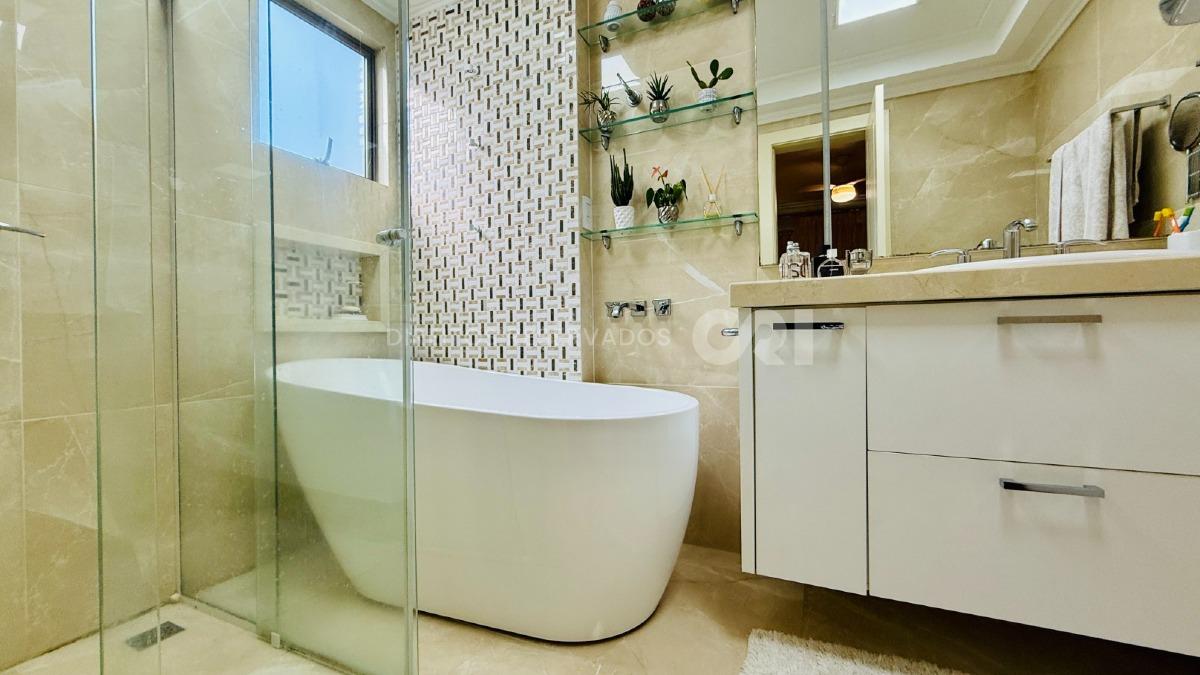 Apartamento com 3 Suítes Frente Mar no Arc de Triomphe no Pioneiros em Balneário Camboriú