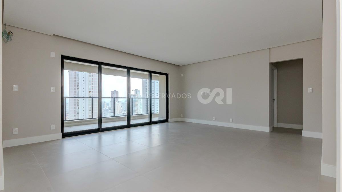 Apartamento com 3 suítes no Edifício Barão de Albuquerque no bairro Fazenda em Itajaí