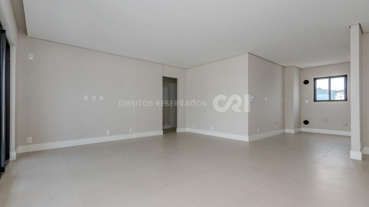 Apartamento com 3 suítes no Edifício Barão de Albuquerque no bairro Fazenda em Itajaí